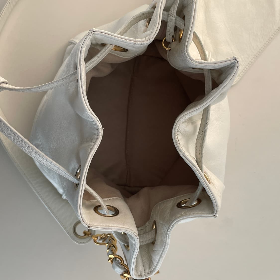 샤넬 화이트 버킷백 상품이미지8