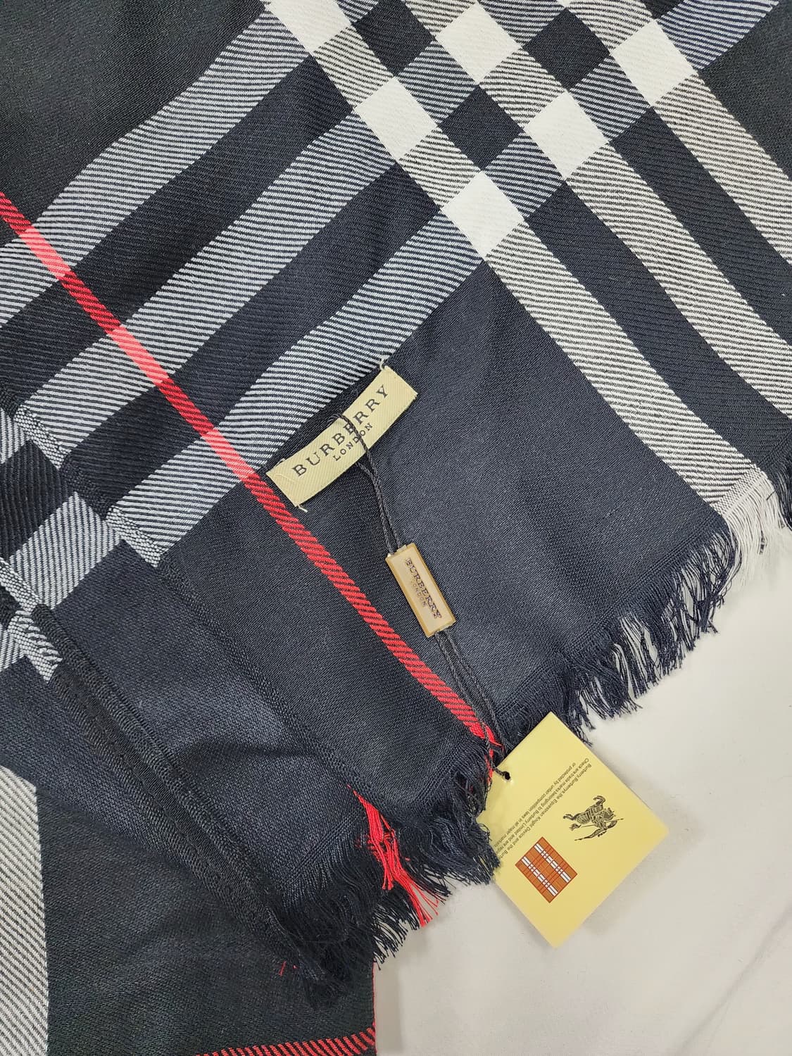 버버리 블랙 체카 머플러 스카프 상품이미지2