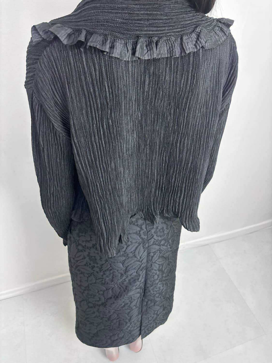 RUFFLE PLEATED CARDIGAN 상품이미지5