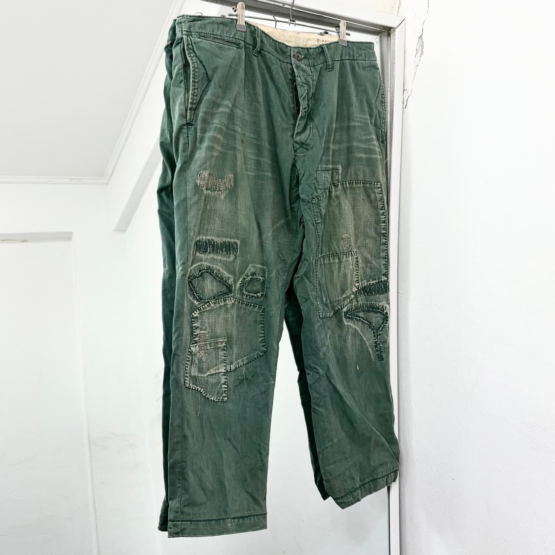 폴로 랄프로렌 디스트레스드 패치워크 치노 팬츠 상품이미지4