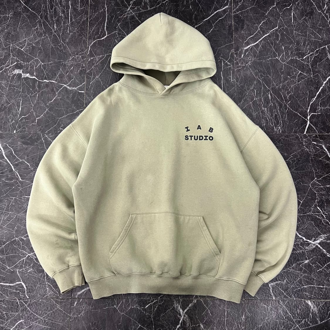 아이앱 스튜디오 백로고 후드티 올리브 상품이미지2