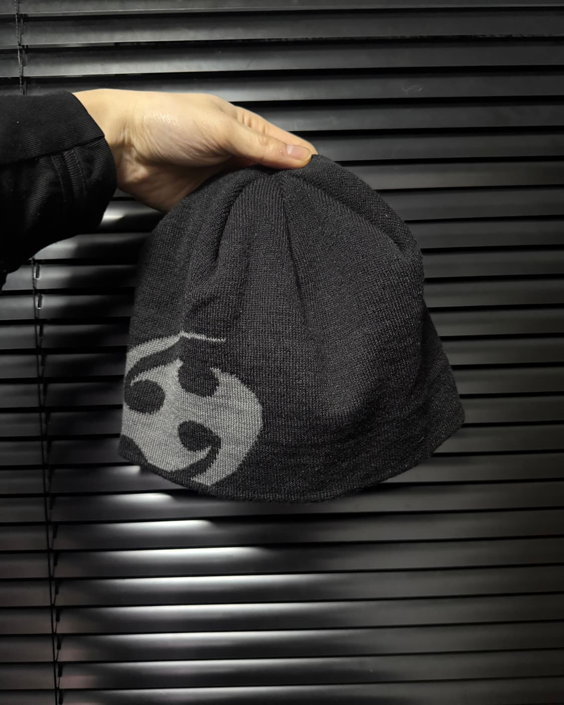 산산기어 블랙 차콜 그레이 숏 로고 비니 고프코어 스트릿패션 방한 모자  상품이미지3