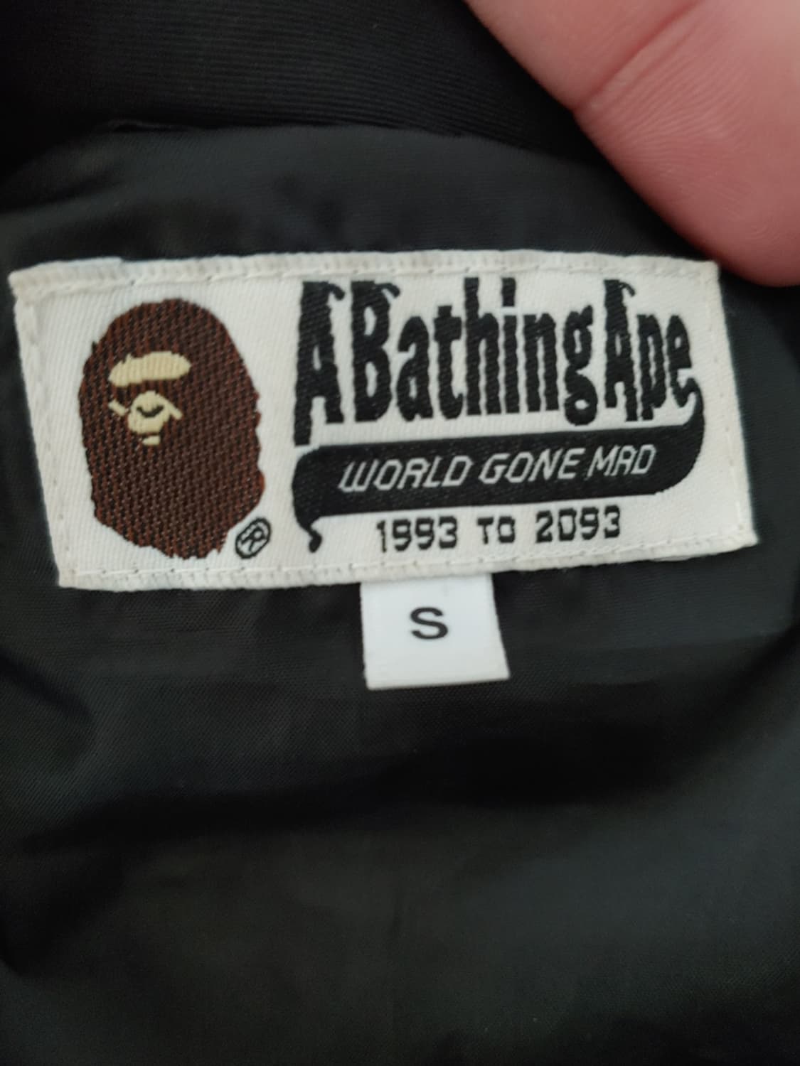 [S] 베이프 사루 프린트 다운 자켓 블랙 상품이미지3