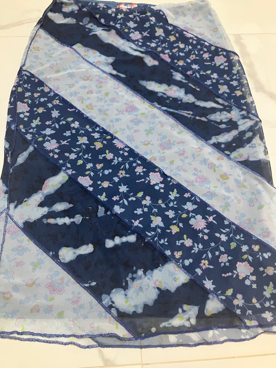 얼반아웃피터스 메쉬 미디 스커트 플로럴 상품이미지4