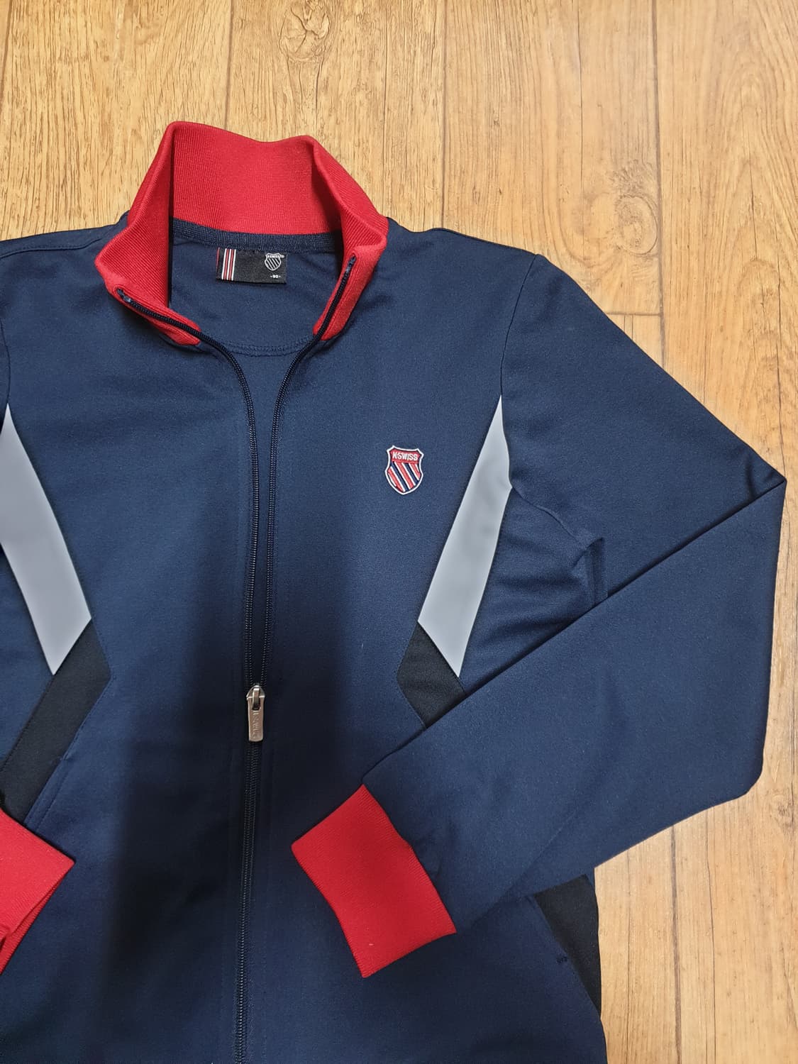 1005 케이스위스 운동복 집업 90 사이즈입니다 상품이미지4