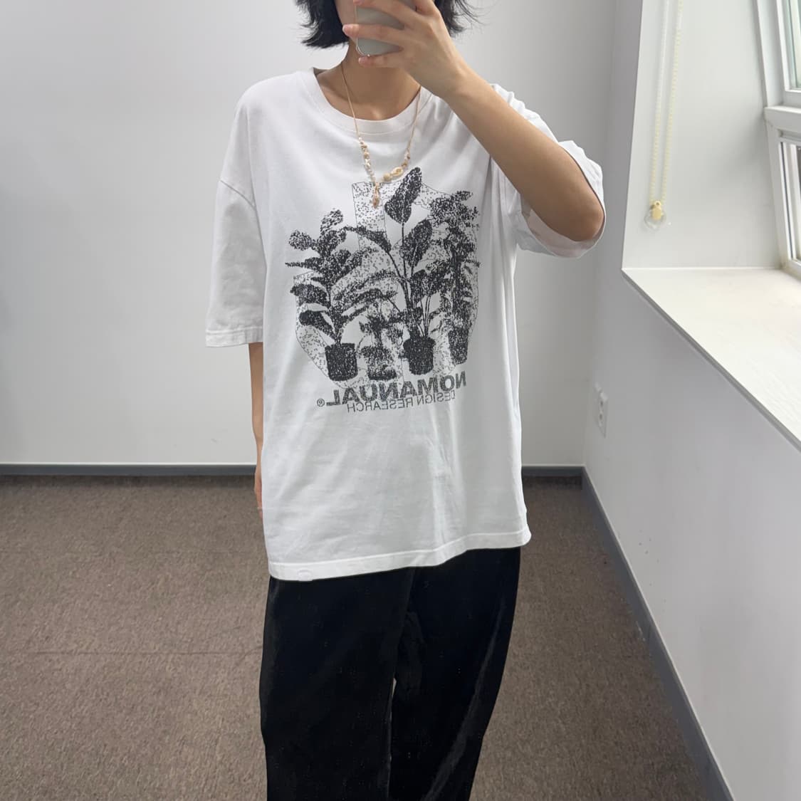 Nomanual 노메뉴얼 그래픽 화이트 반팔 상품이미지1