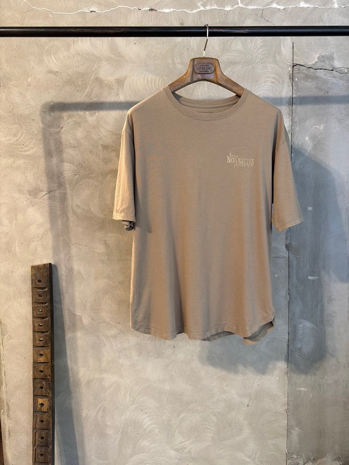 논네이티브 크루넥 티셔츠 100 상품이미지10