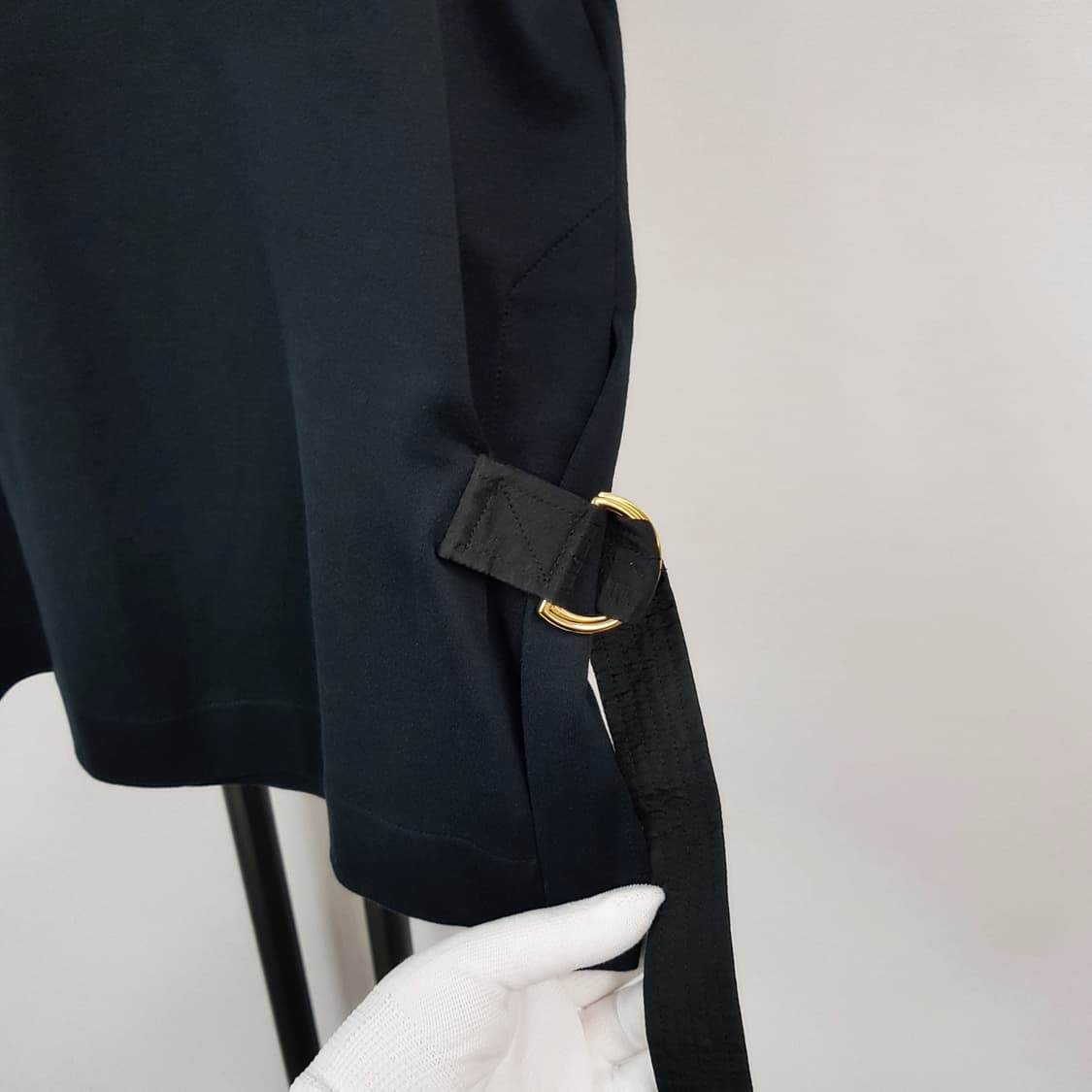 루이비통 여성 사이드 스트랩 티셔츠 1A4PFC 상품이미지4