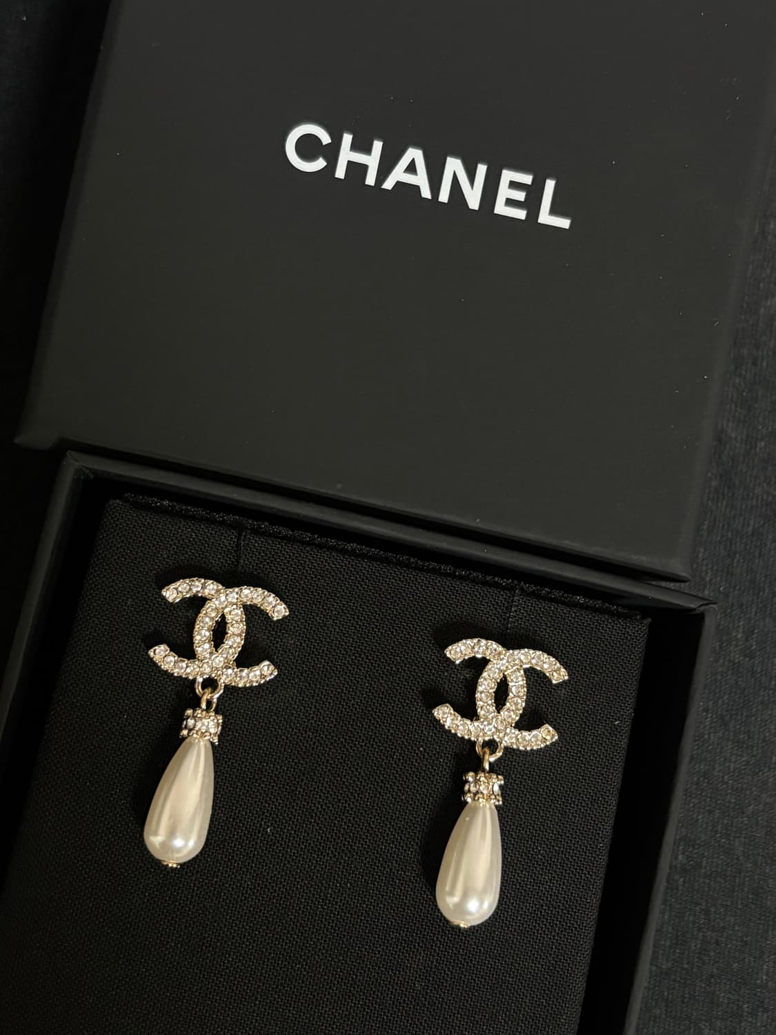 샤넬 정품 cc로고 업사이클링 진주 드롭 귀걸이 상품이미지3