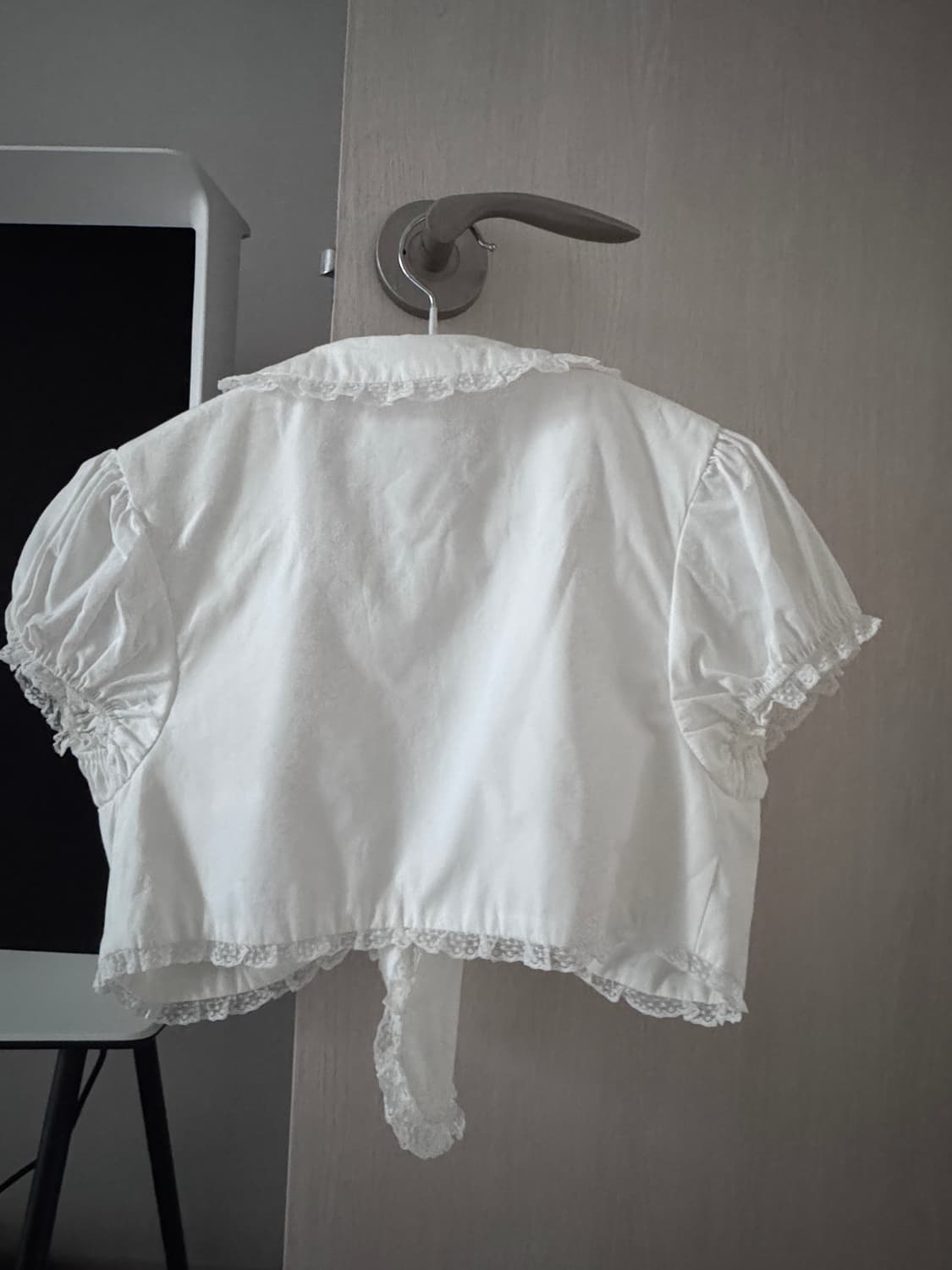 프레클 lace trim crop blouse 판매합니다  상품이미지3