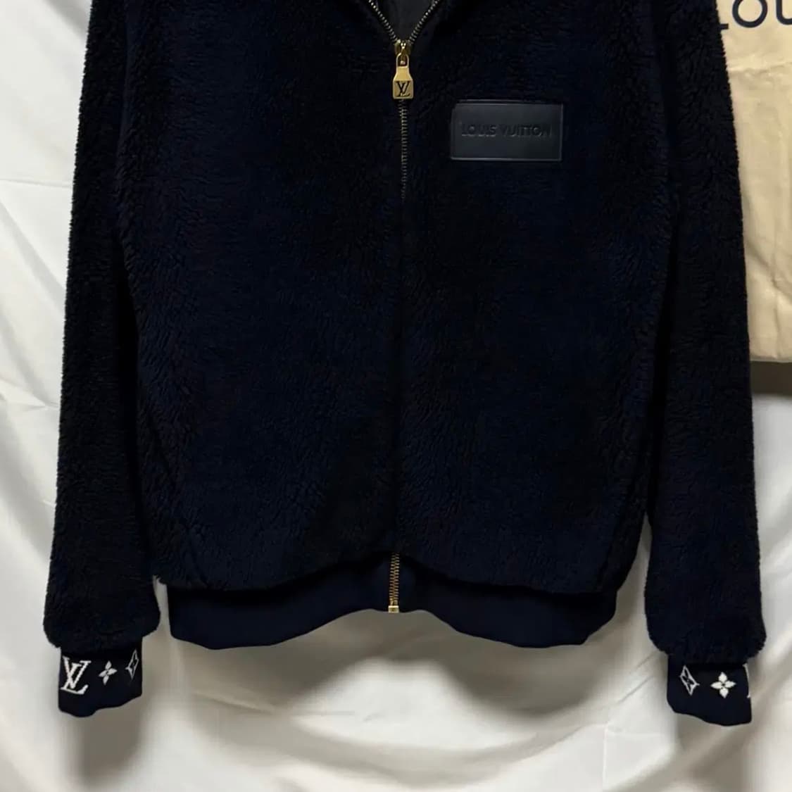 [S+급/L] 25FW 루이비통 레더패치 플리스 블루종 자켓 상품이미지3