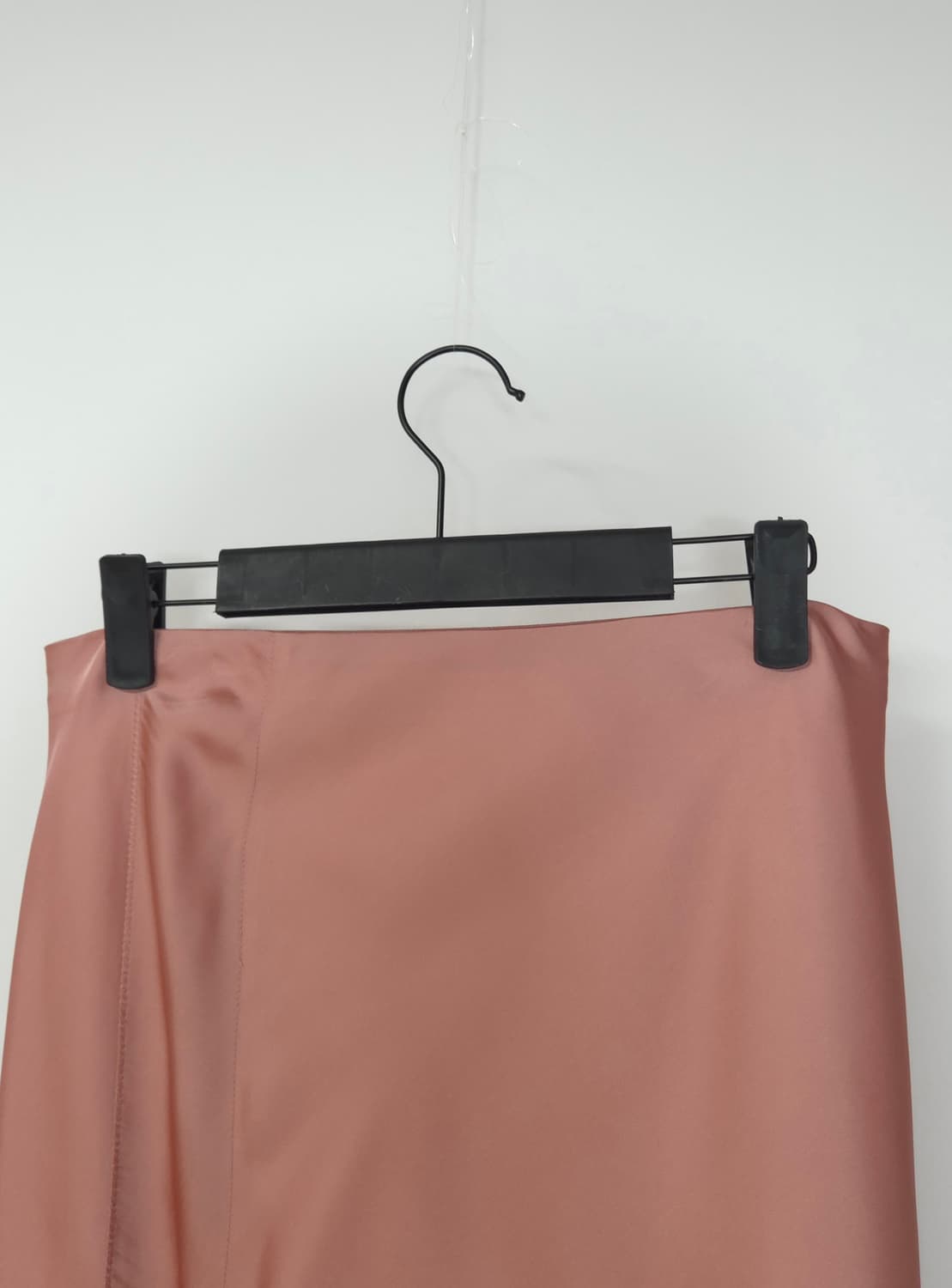 한섬 시스템 새틴 로즈핑크 언밸런스 밴딩 스커트  67-98 상품이미지6