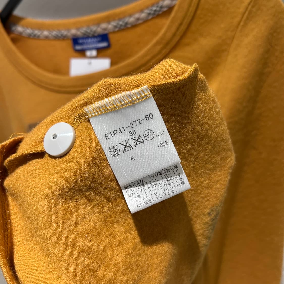 Burberry Mustard Wool T-Shirts 상품이미지8