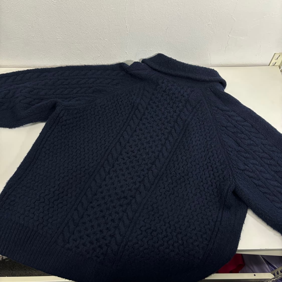 L LOGAN 다크네이비 꽈배기 카라 니트집업 상품이미지3