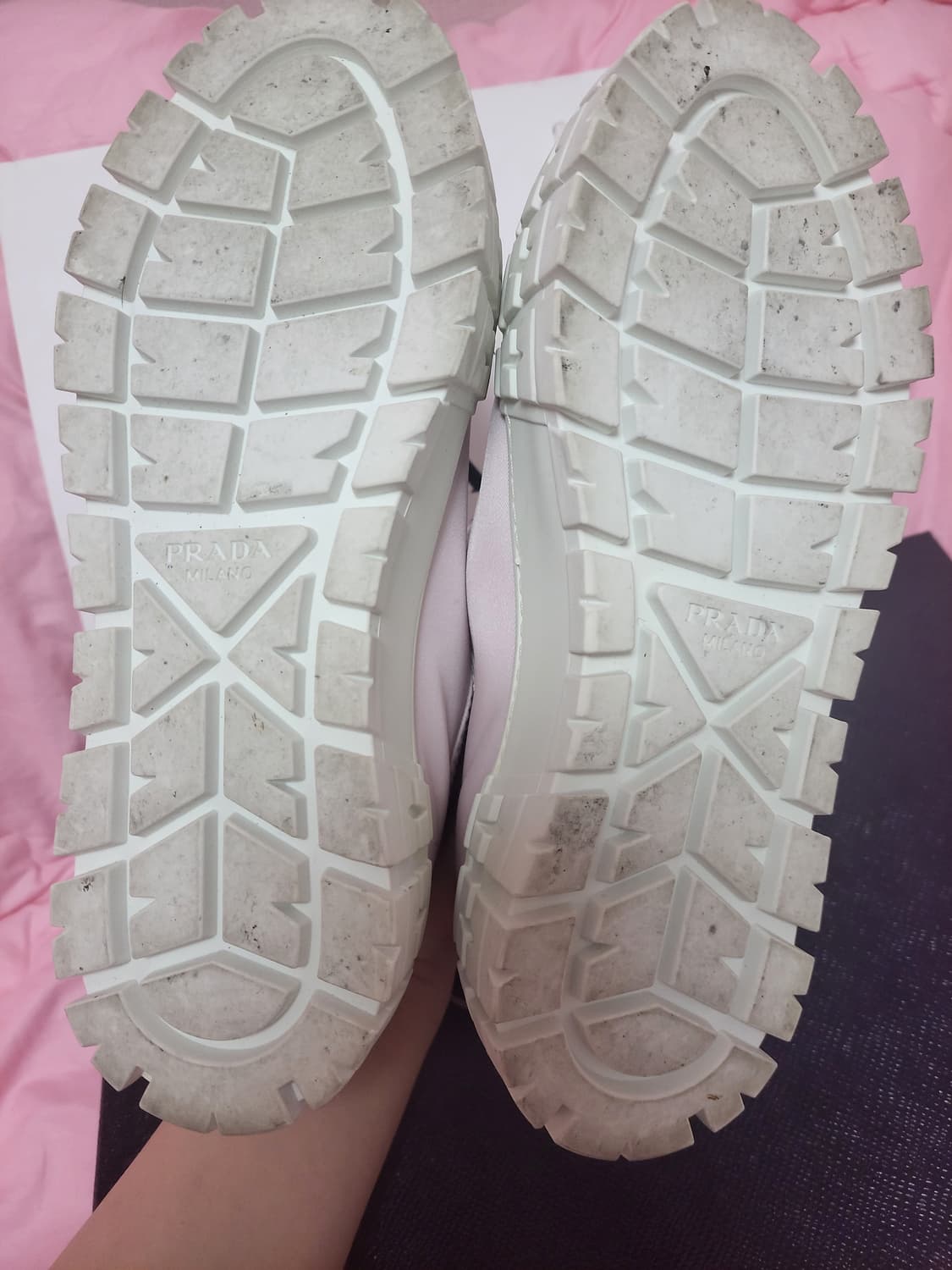 정품)급처1번신은상태최상!프라다 핑크 삼각로고 더블힐 개버딘스니커즈운동화 상품이미지10