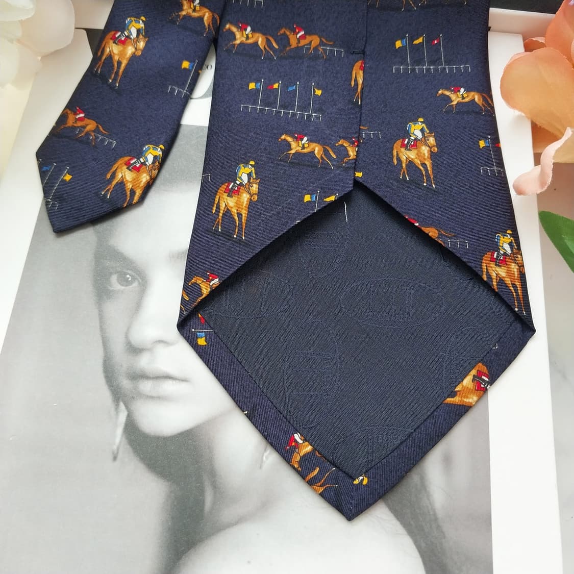 던힐 실크 네이비 승마 모티브 넥타이 9.7cm A+등급 K1305
 상품이미지6
