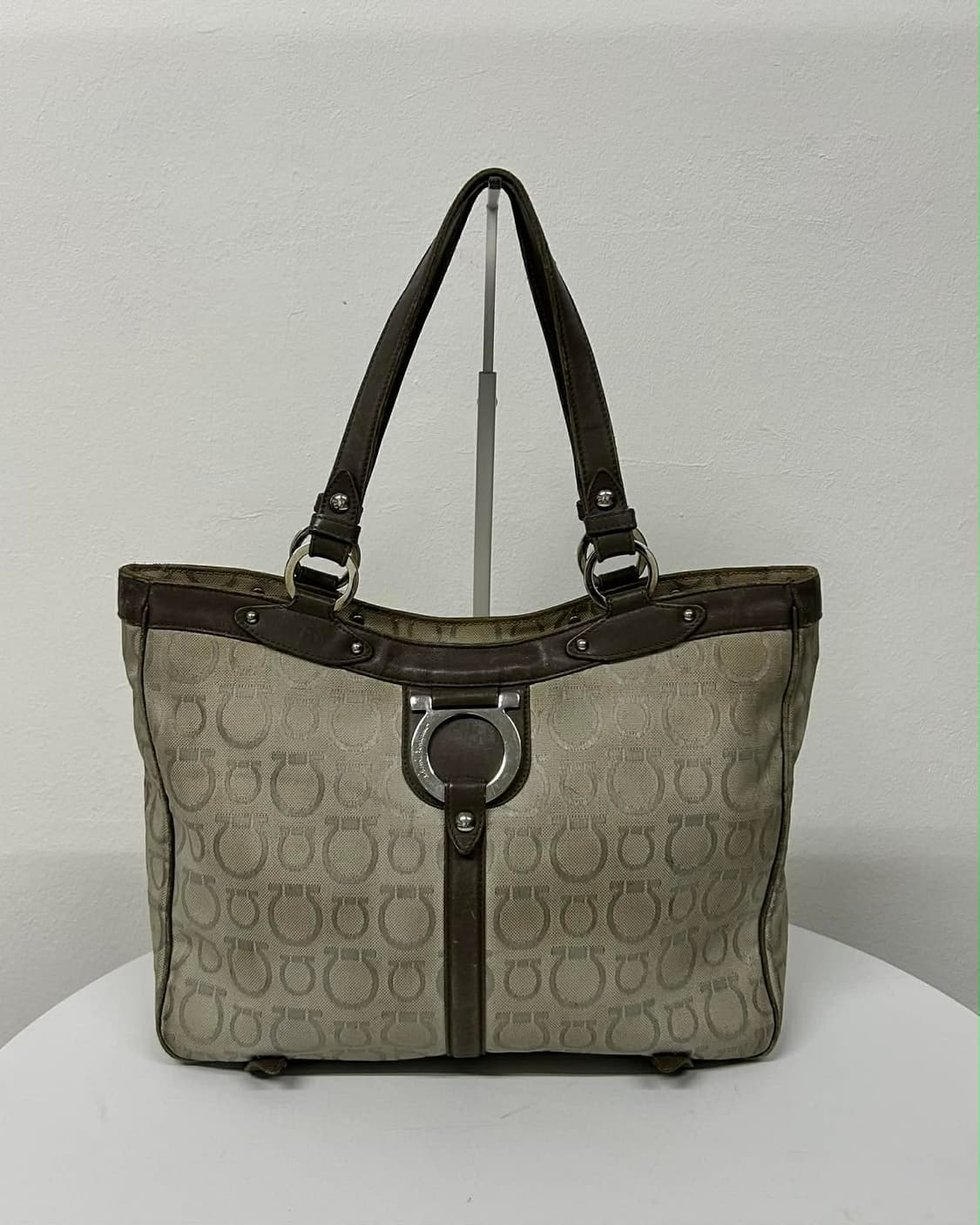 살바토레 페라가모 간치니 자가드 토트백 숄더백 상품이미지1