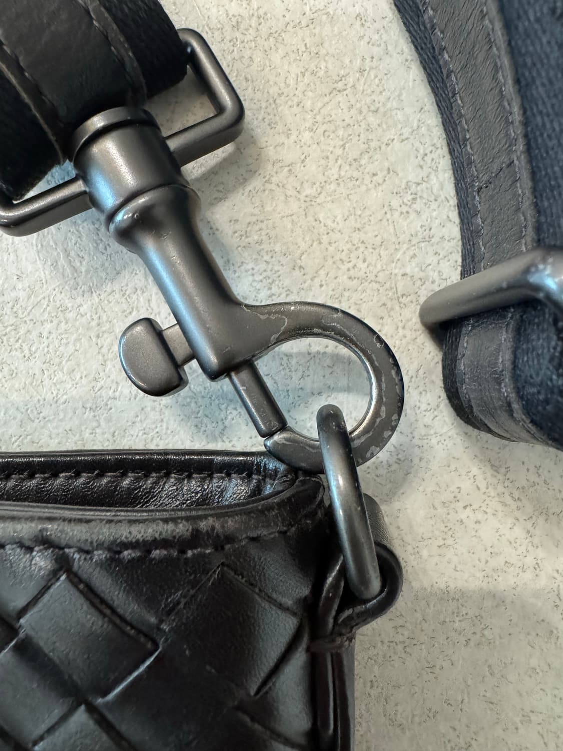 보테가베네타 남성 크로스백 상품이미지4