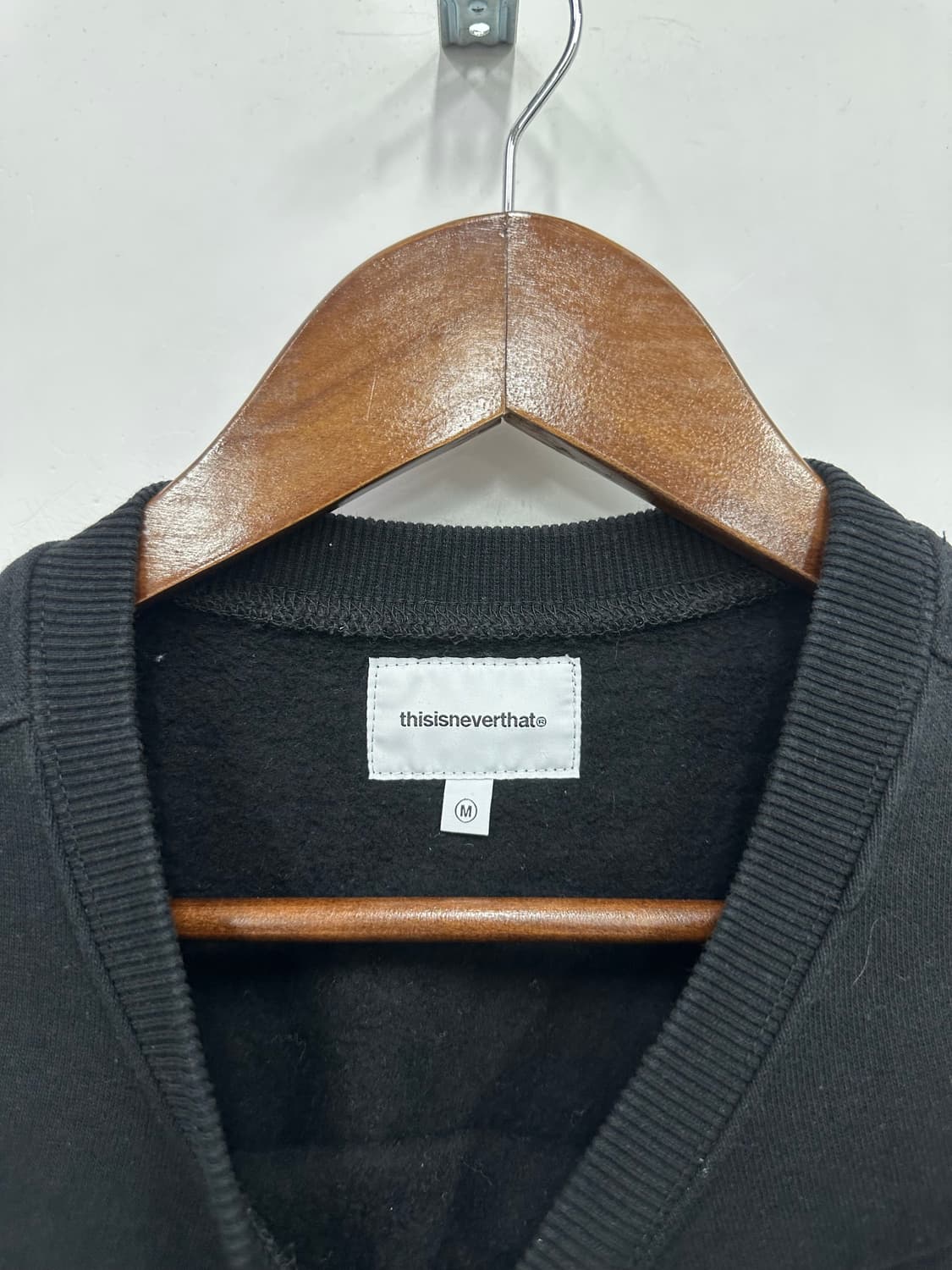 디스이즈네버댓 블랙 맨투맨  상품이미지2