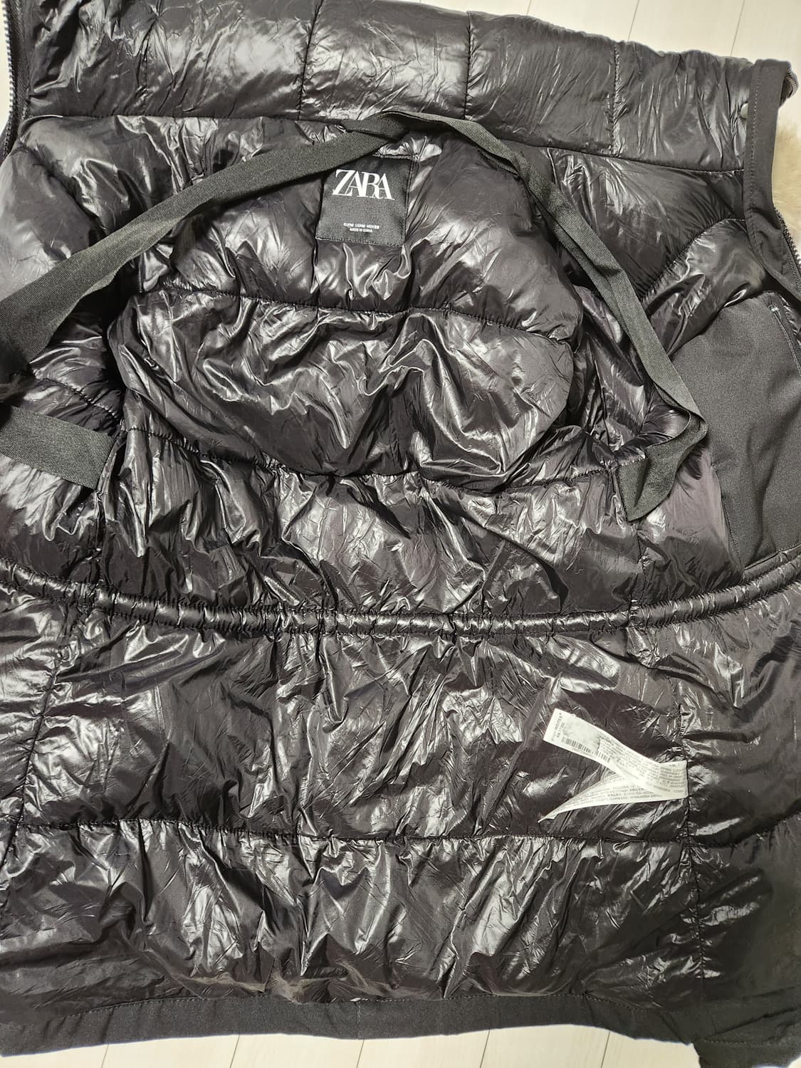 자라 패딩자켓 사이즈 170/88A (m)

외관 상태는 사용감 거의 없 상품이미지6