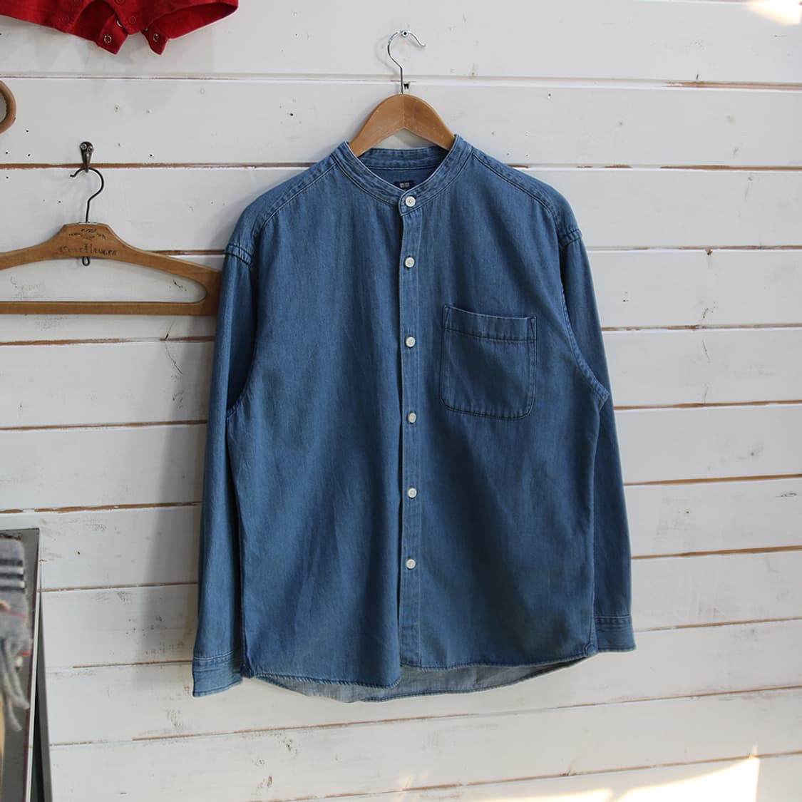 (착용컷) 유니클로 헨리넥 데님 셔츠 (남성용 100) 상품이미지1