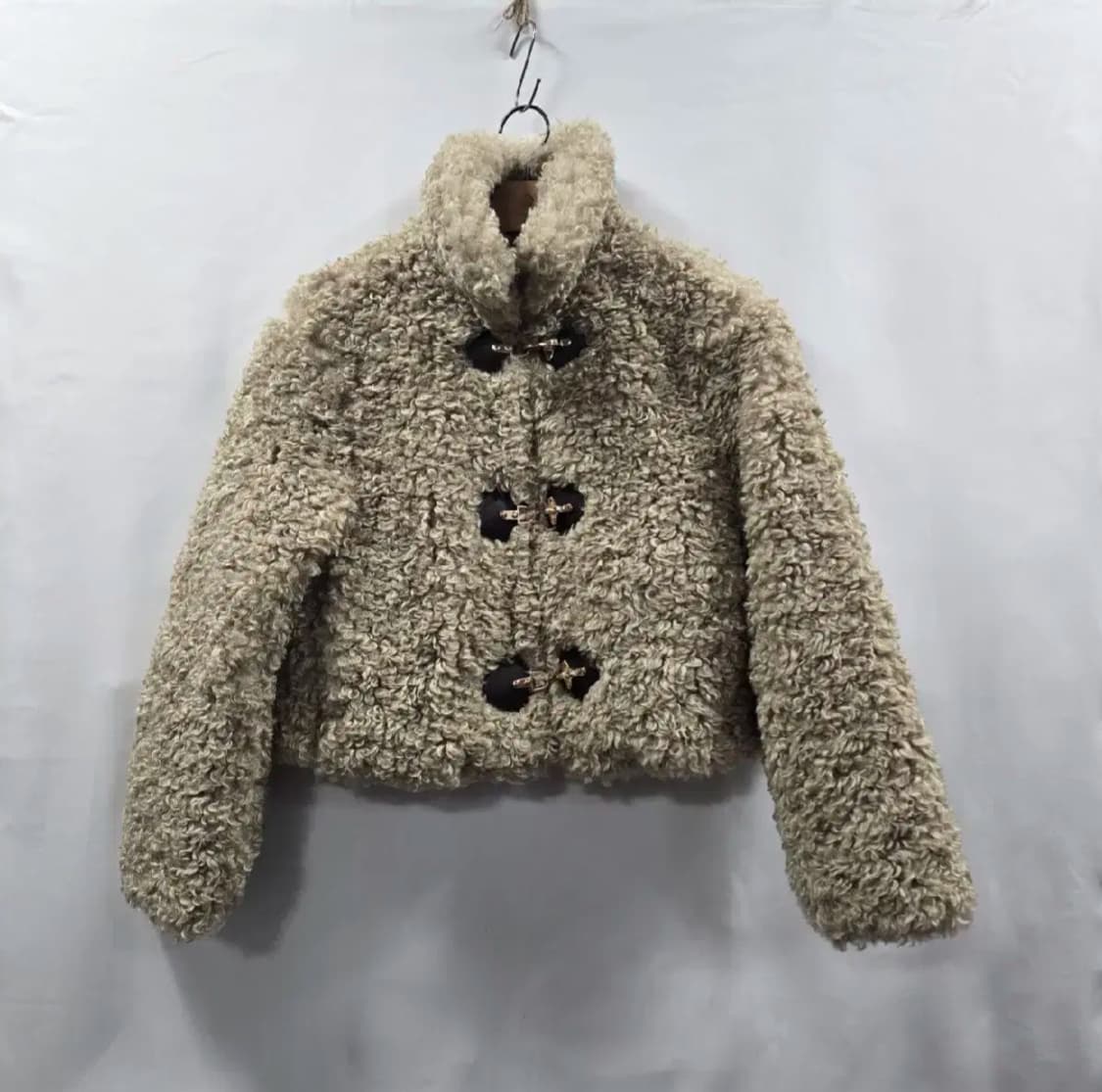 0712 [자라] 숏 퍼 토글 버튼 뽀글이 자켓 xs 상품이미지1