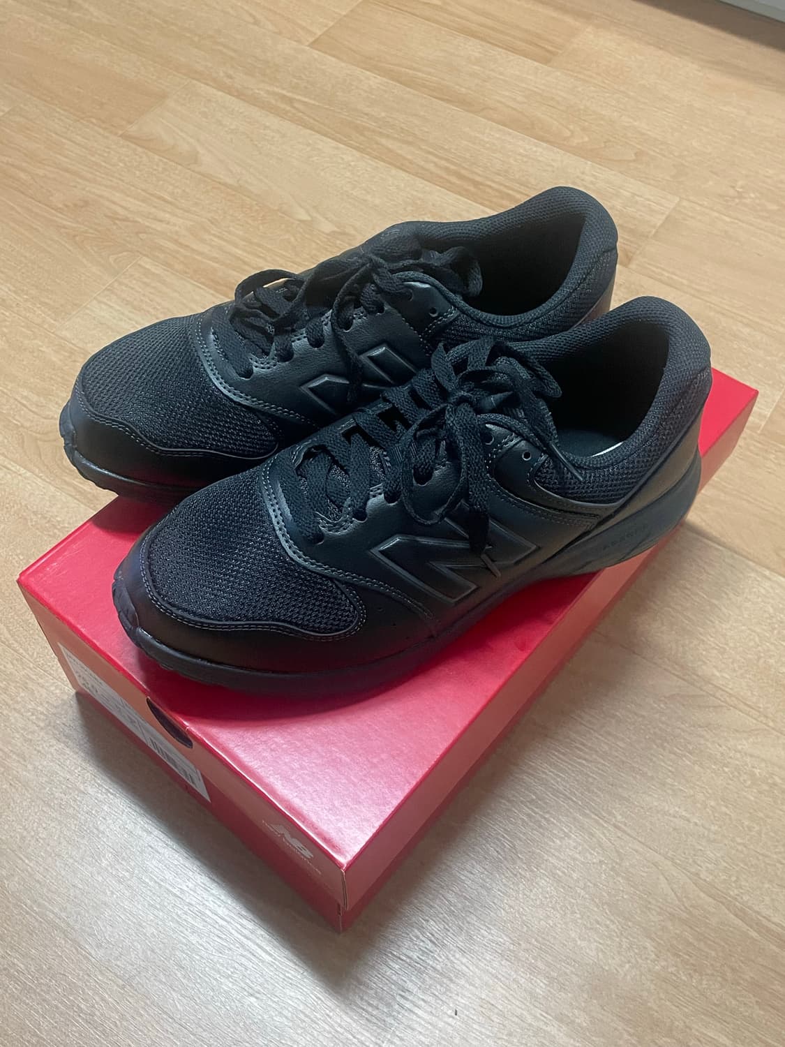 뉴발란스 550 워킹화 260 4E 상품이미지1