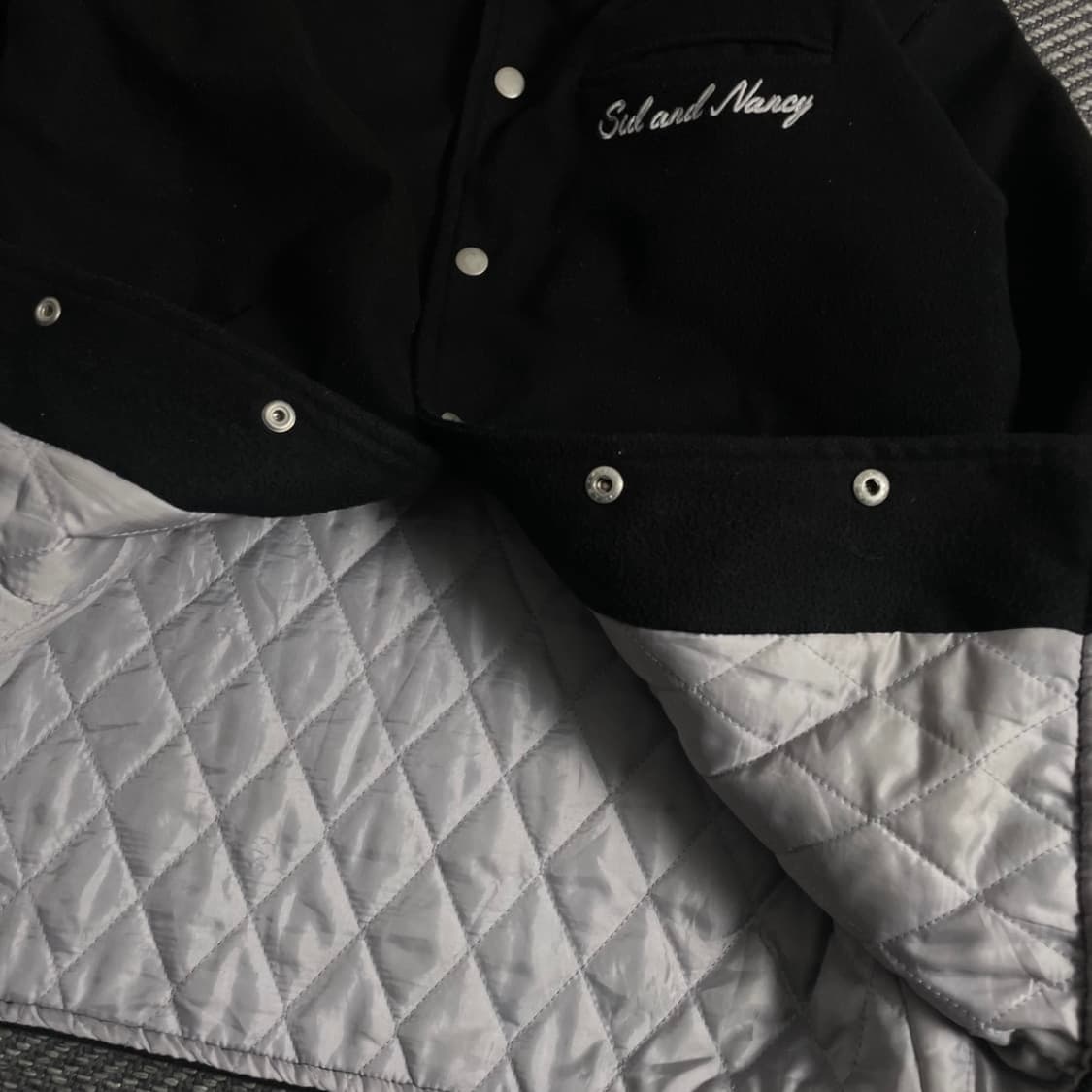 WVUR 스몰로고 누빔 바시티 자켓 블랙o 4993 상품이미지4