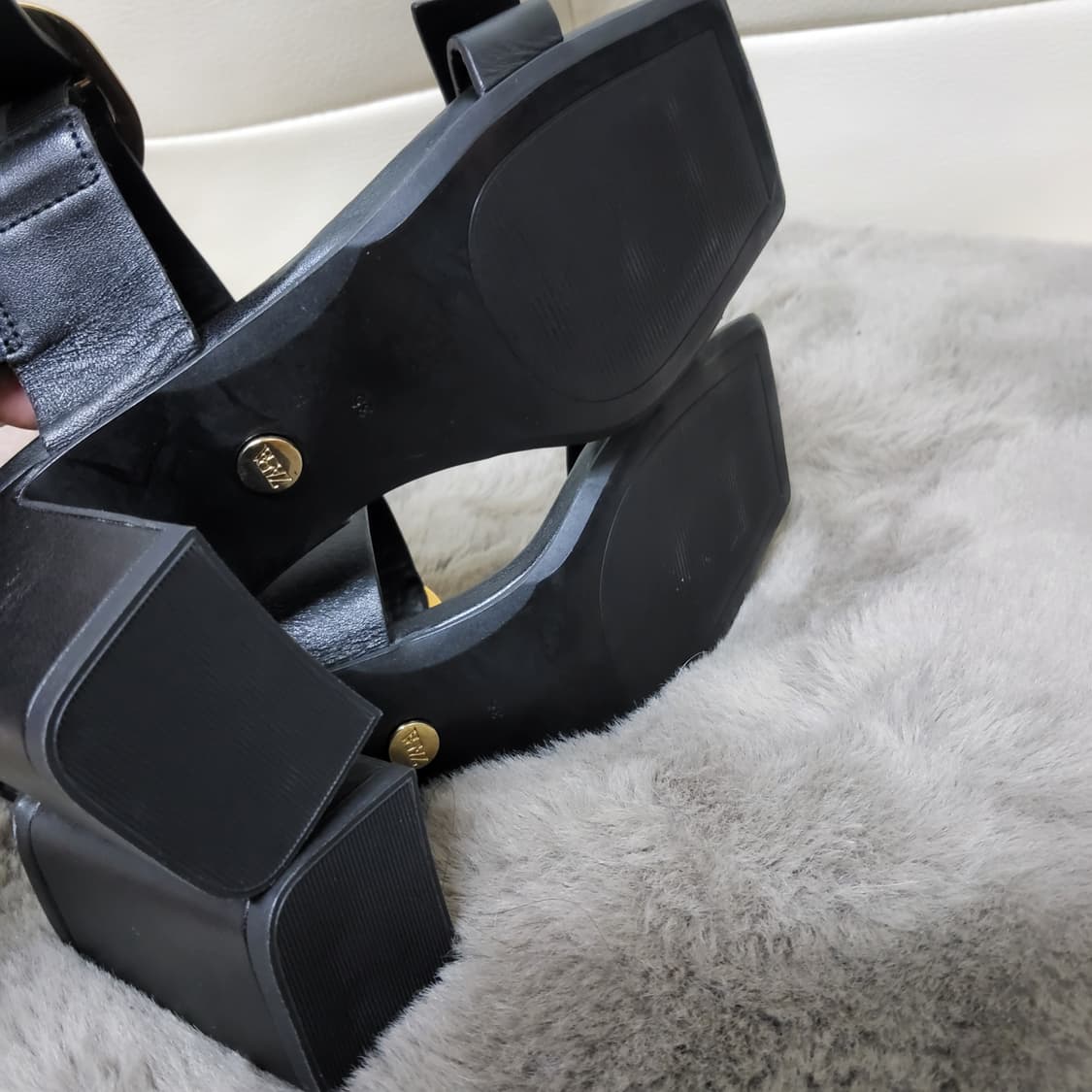 새상품 자라 소가죽 힐 샌들 금장버클 35 225 넘 이쁨 상품이미지4