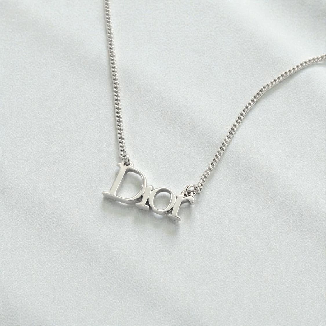 디올 로고 목걸이 상품이미지1