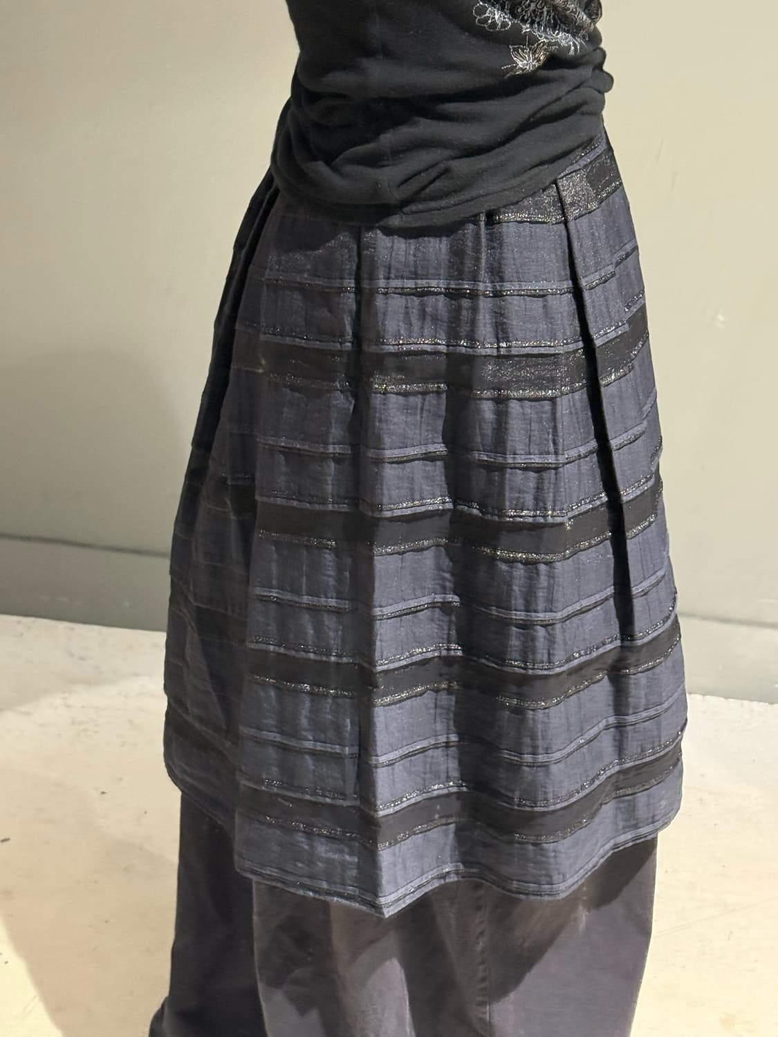 glitter line detail midi skirt 상품이미지3