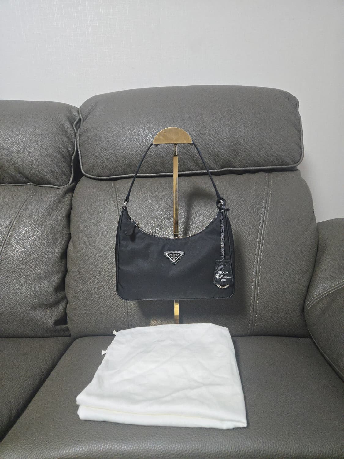 프라다 리에디션 2005 리나일론 호보백 상품이미지2