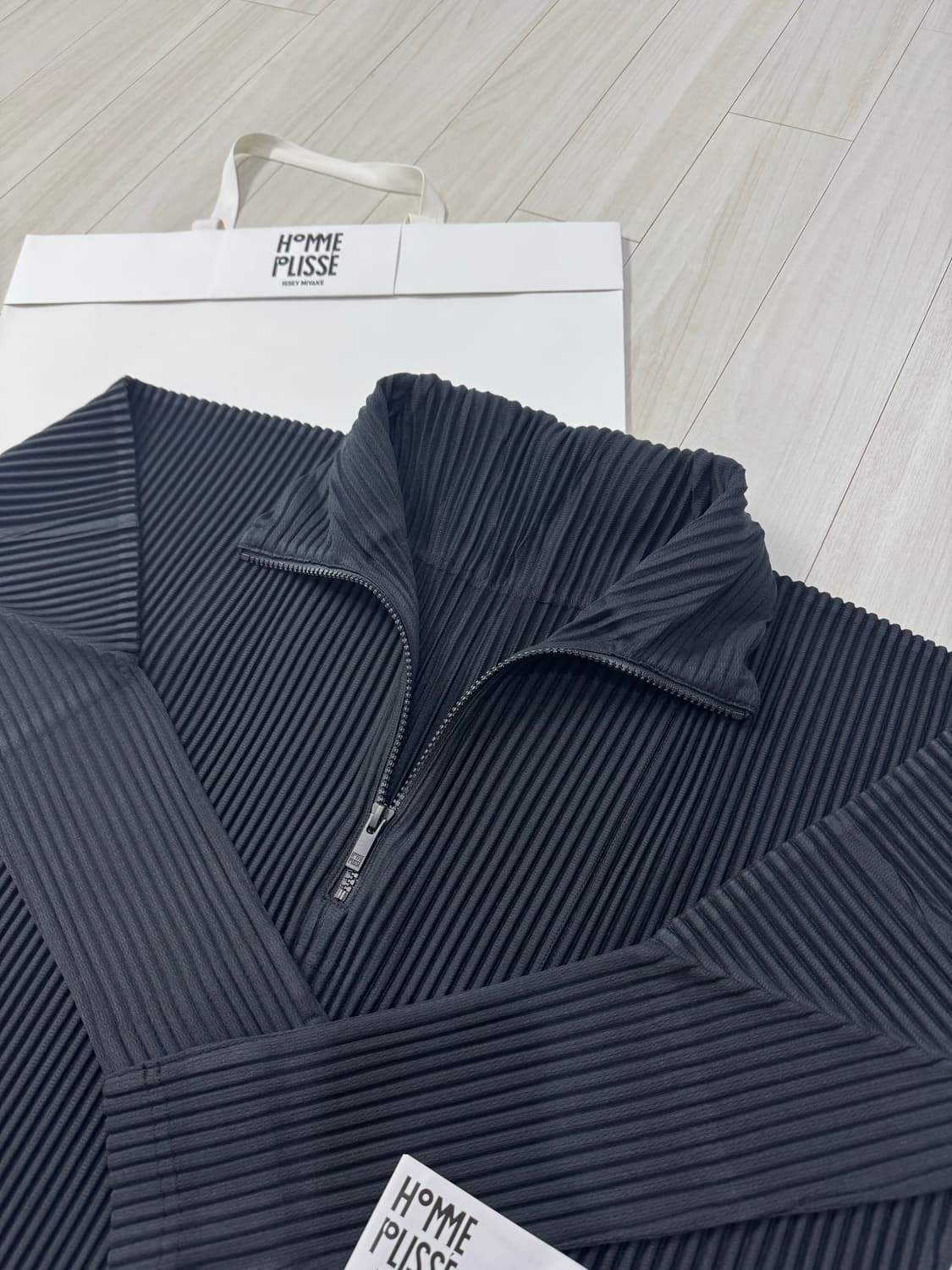 옴므플리세 이세이미야케 먼슬리 하프 집업 블랙 남성 상품이미지6