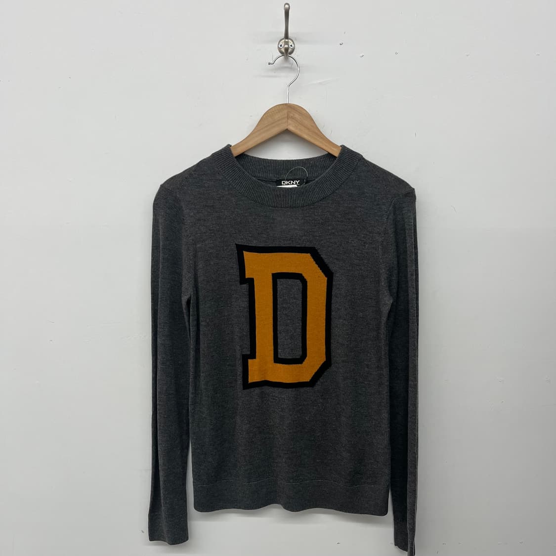 DKNY 회색 D 로고 니트 스웨터 여s 상품이미지1