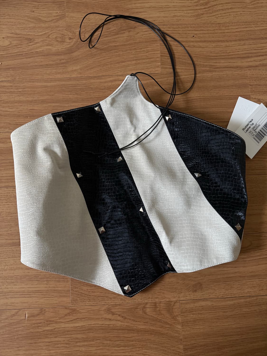 Kijun 기준 홀터넥 탑 상품이미지1