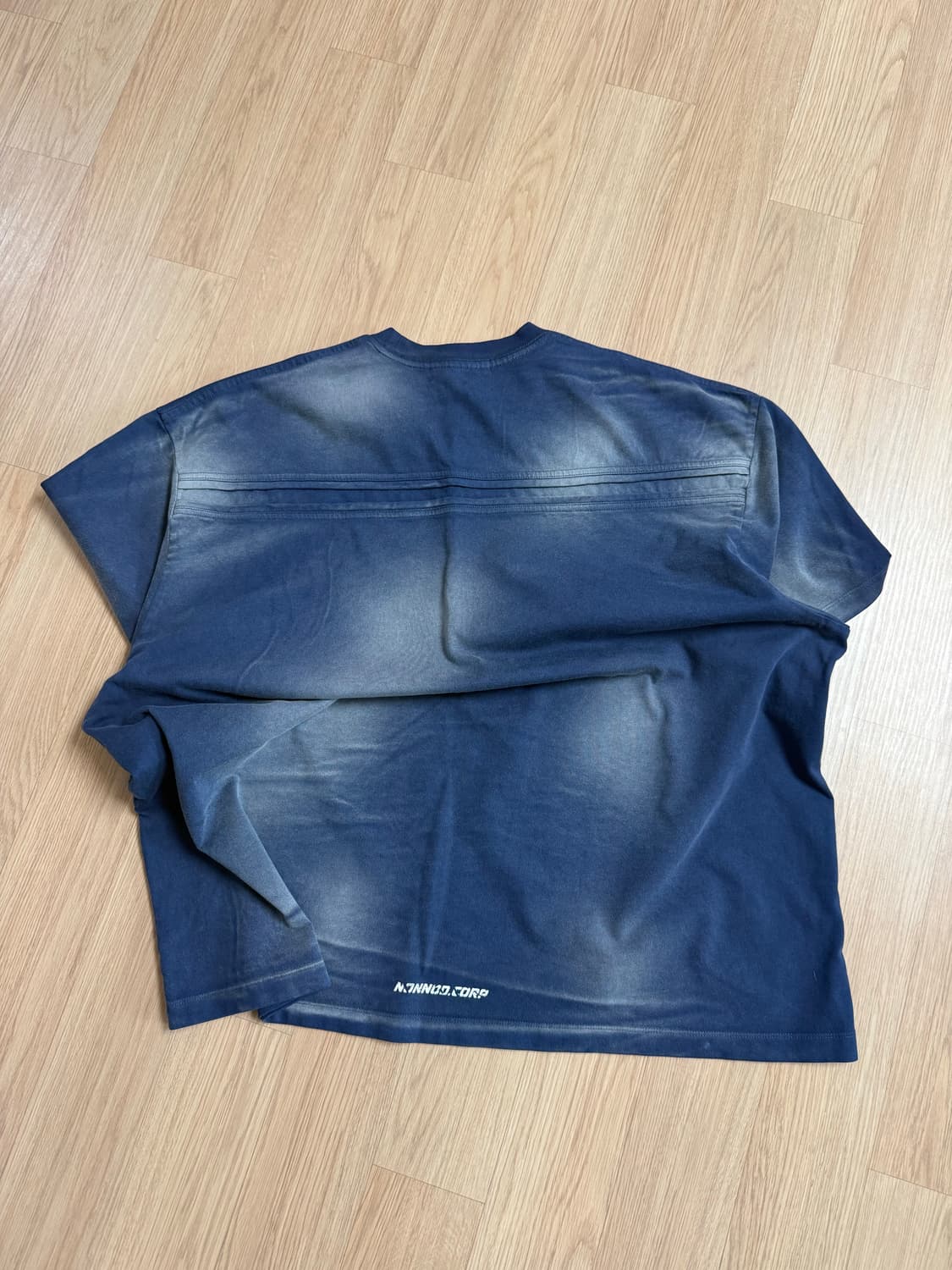 논노드 백 디테일 티셔츠 네이비 1size 상품이미지4