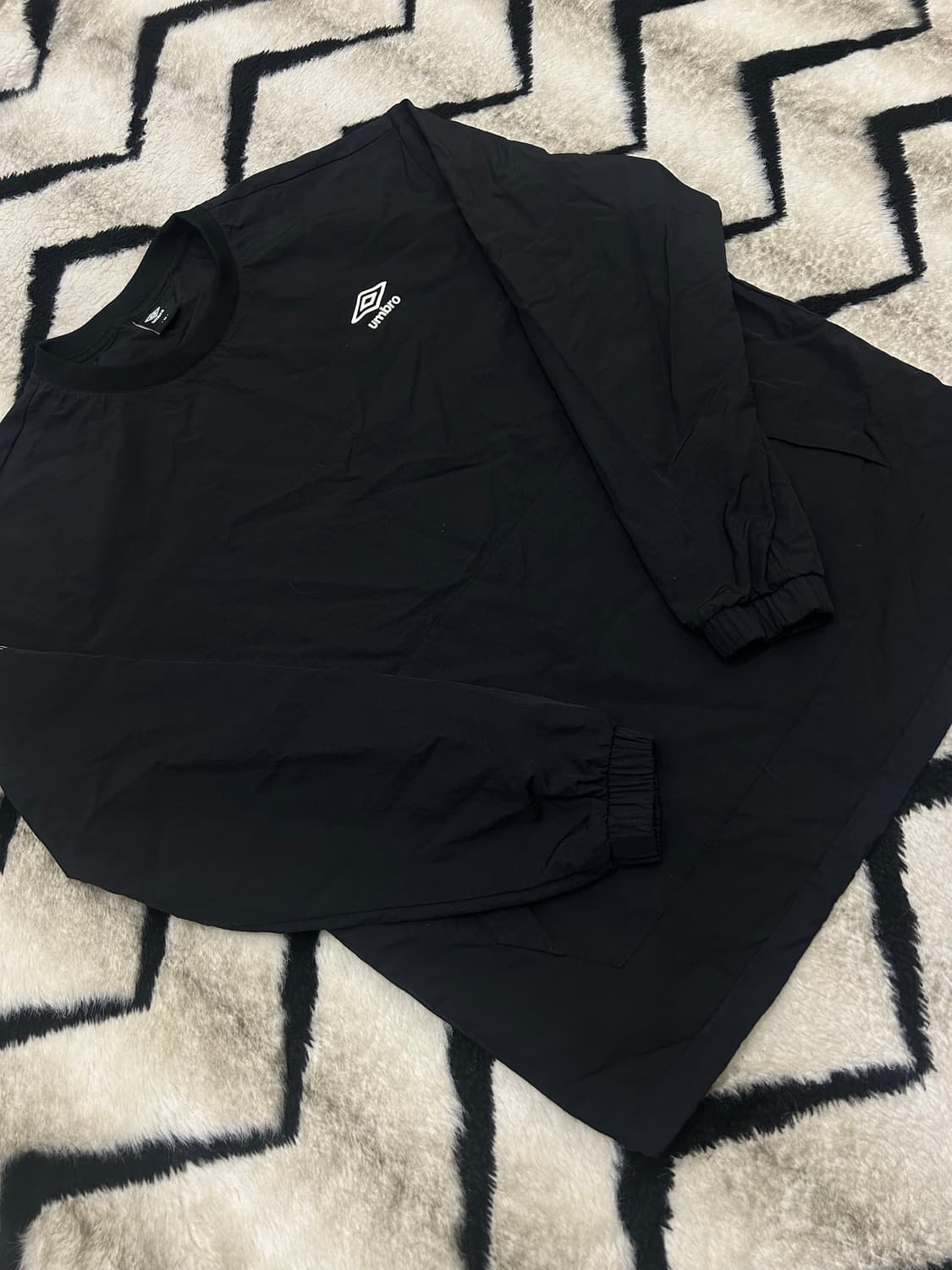 [L]엄브로 빅로고 립스탑 라운드 웜업/블랙 상품이미지3