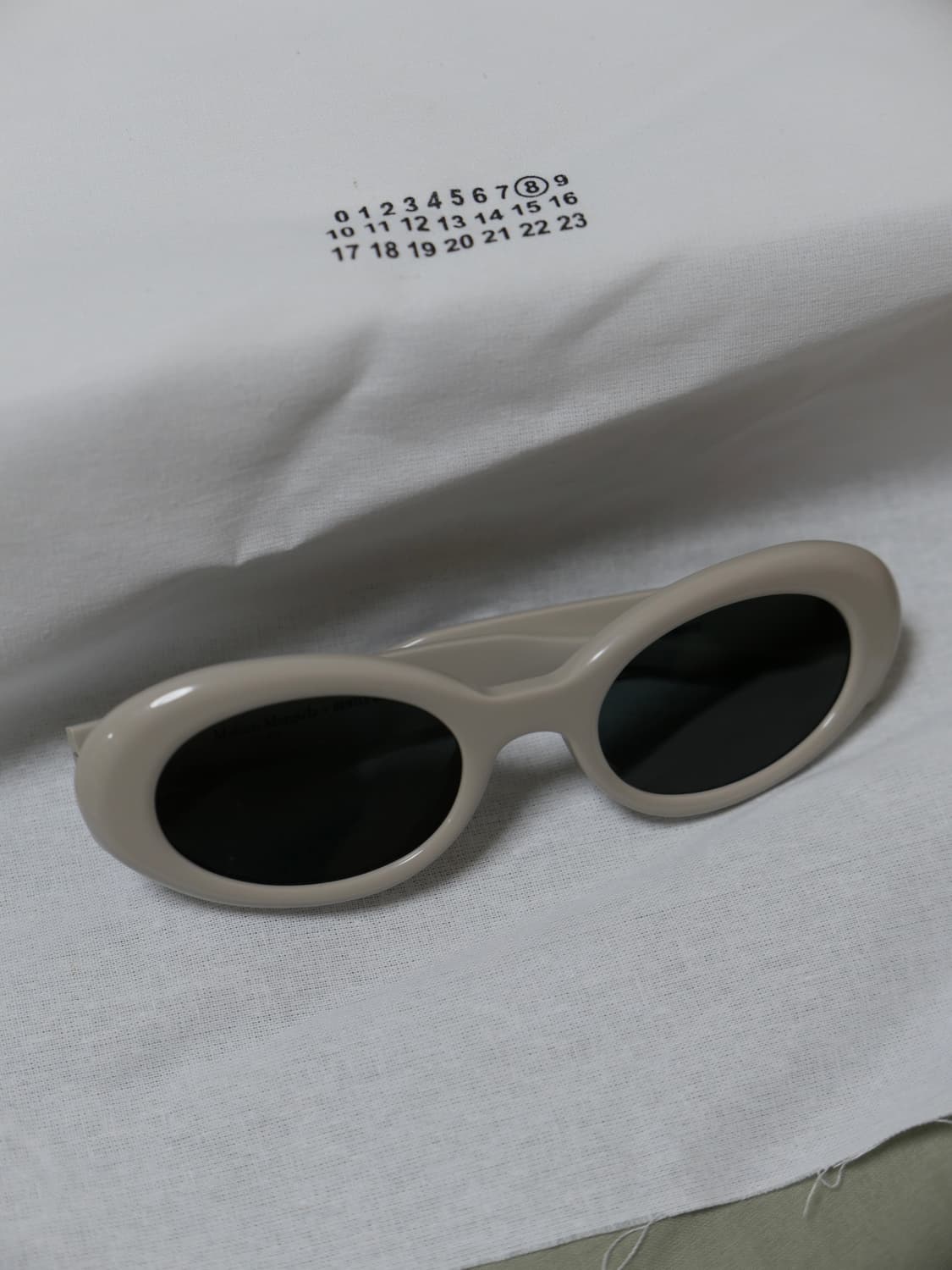 젠틀몬스터x메종마르지엘라 선글라스 mm005 Grey Black 상품이미지3