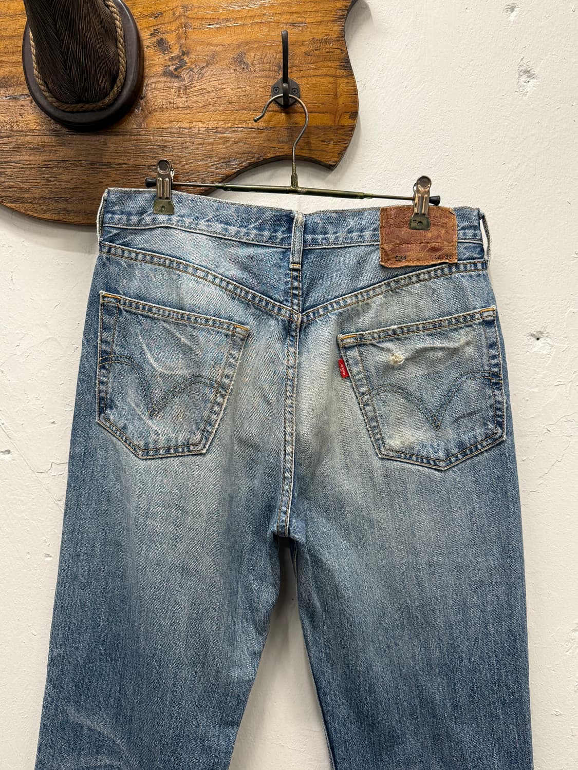 31.5) Levi’s 524 Light Wash Jeans 상품이미지1