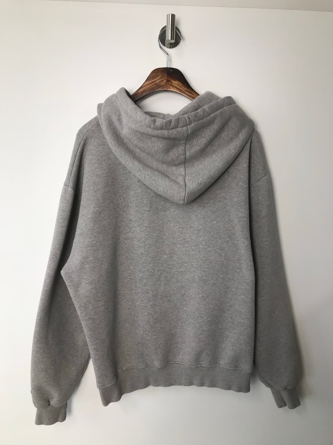 미스치프 자수로고 그레이 후드티 상품이미지3