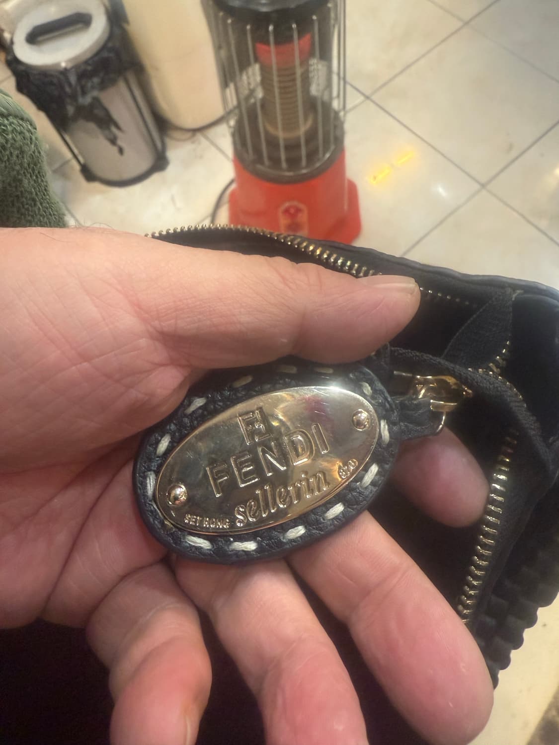 정품 펜디 셀러리아 쇼퍼백 팝니다 상품이미지9