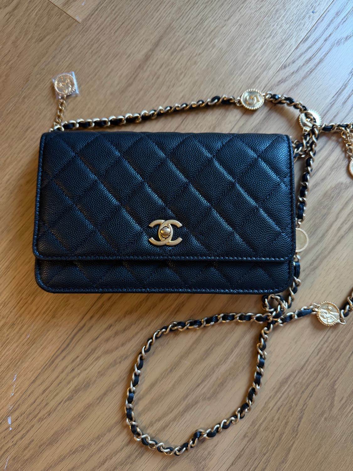 샤넬 클래식 캐비어 WOC 골드코인 상품이미지1