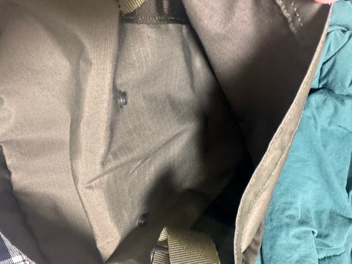 노스페이스 퍼플라벨 나나미카 마운틴윈드 숄더백 카키 상품이미지3