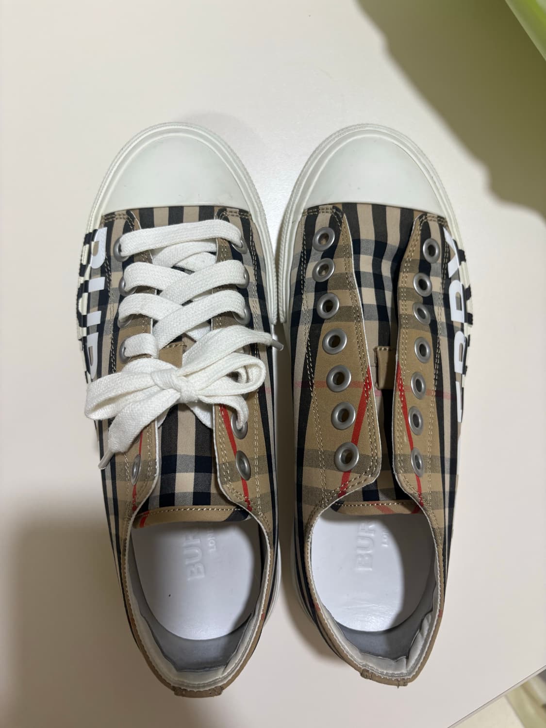 버버리 운동화 상품이미지2