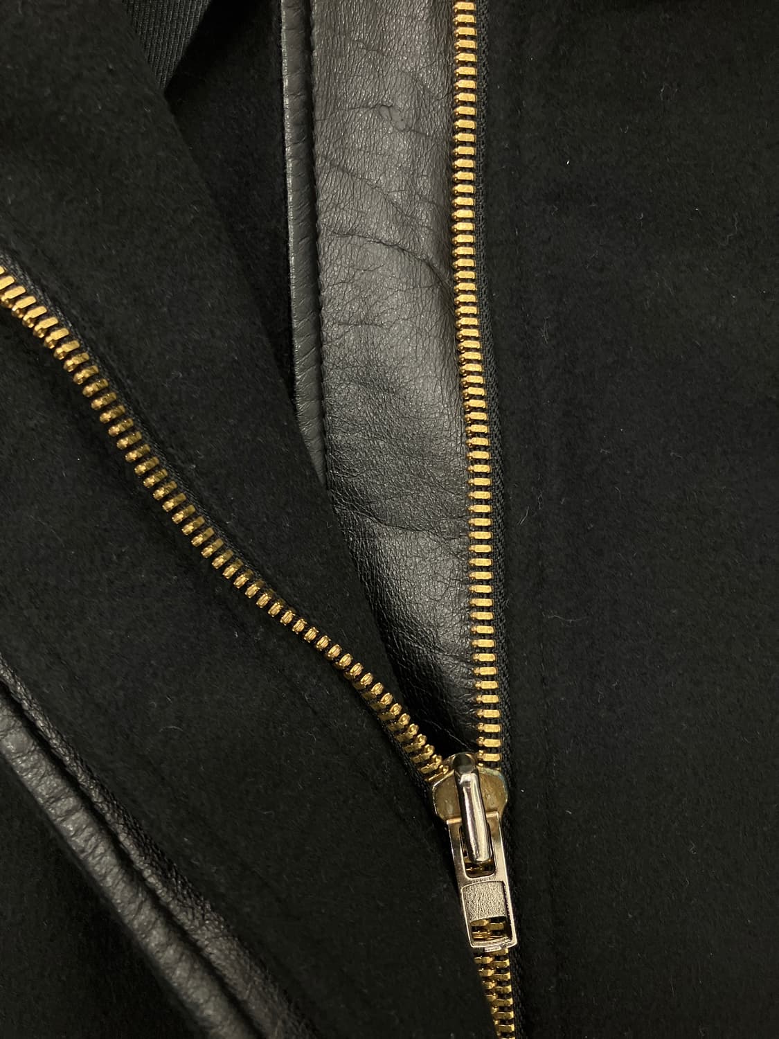 타임 블랙 캐시미어 혼방 가죽 하이넥 카라 싱글 롱 코트 상품이미지8