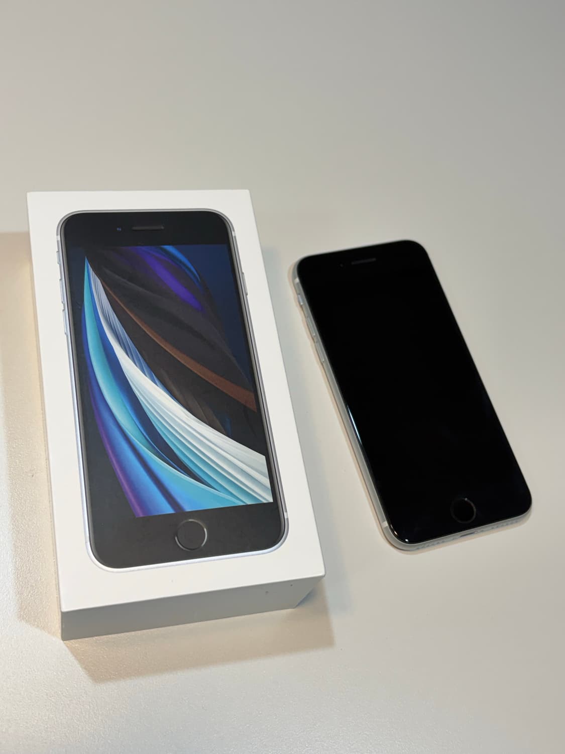 아이폰 SE2 화이트 64GB 박스포함 상품이미지3