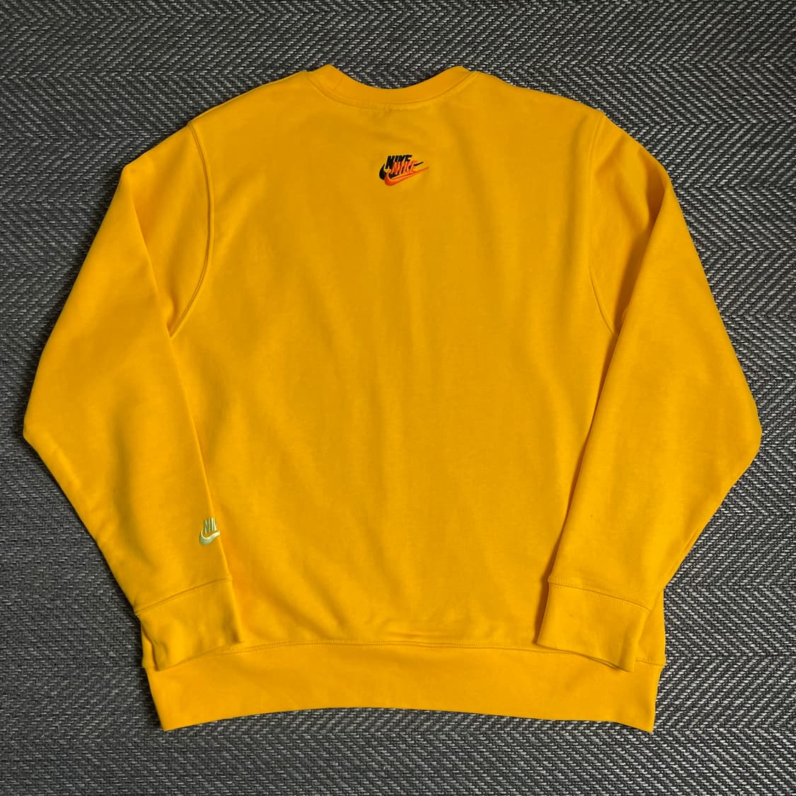 나이키 NSW 퓨추라 멀티 스우시 프렌치 테리 맨투맨 옐로우y 4855 상품이미지6