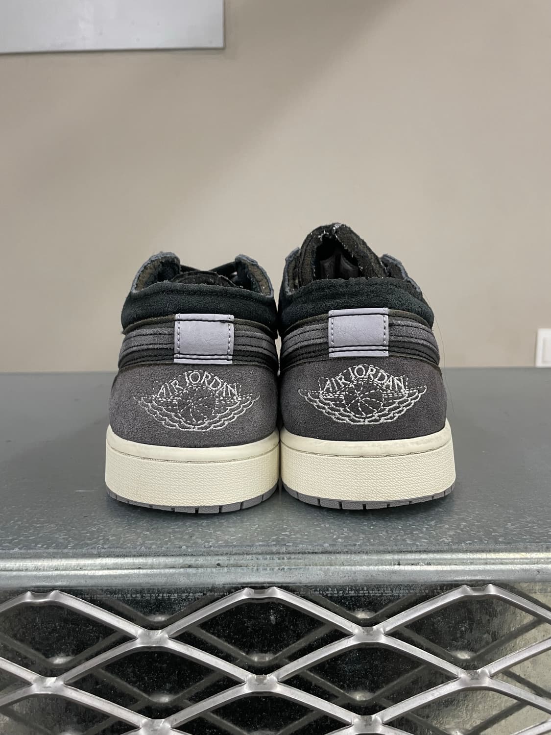 조던1 로우 SE 크래프트 블랙 시멘트그레이 285  상품이미지3