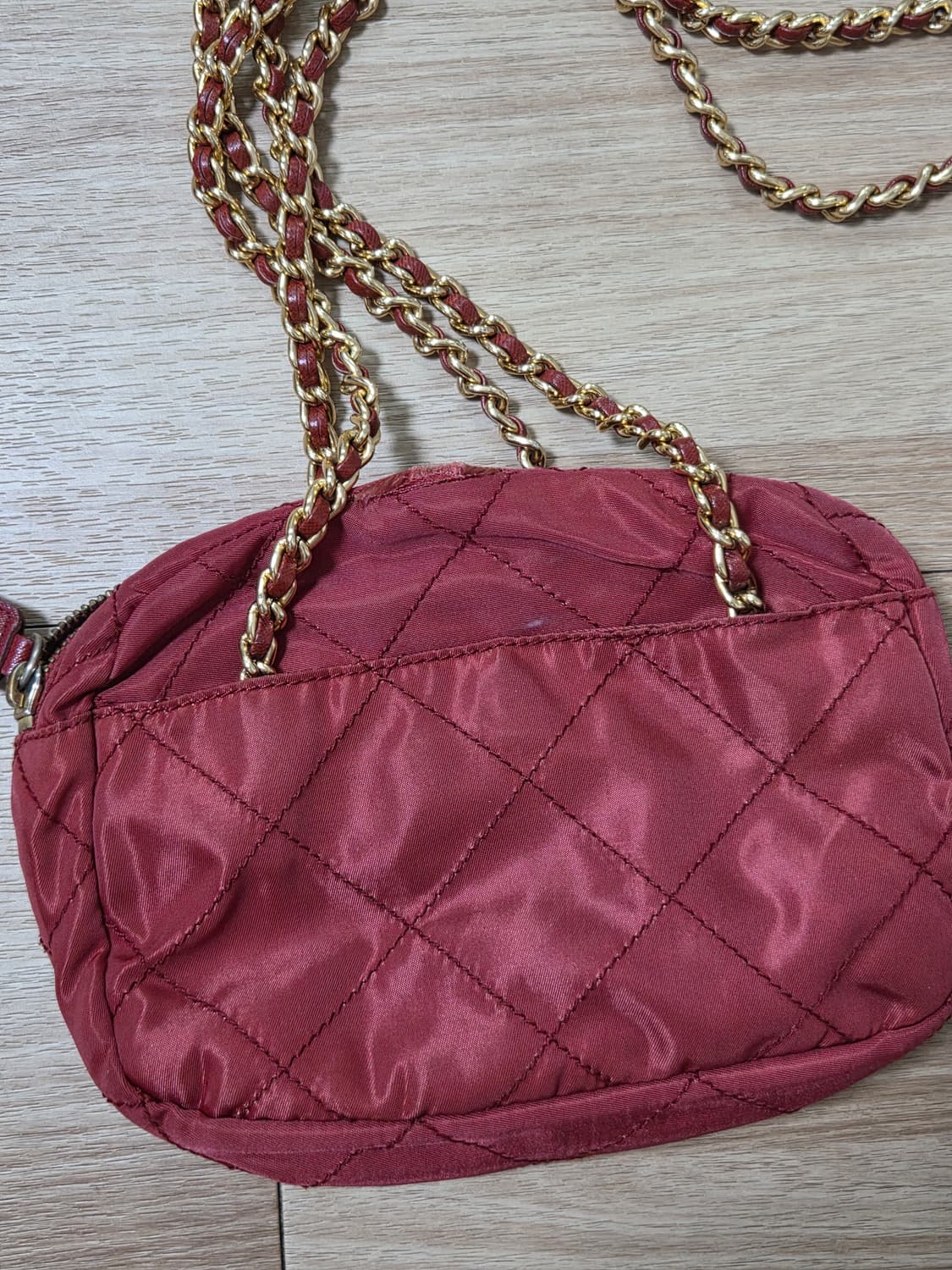 프라다 레드 나일론 퀼팅 체인 미니백(정품 빈티지) 상품이미지2