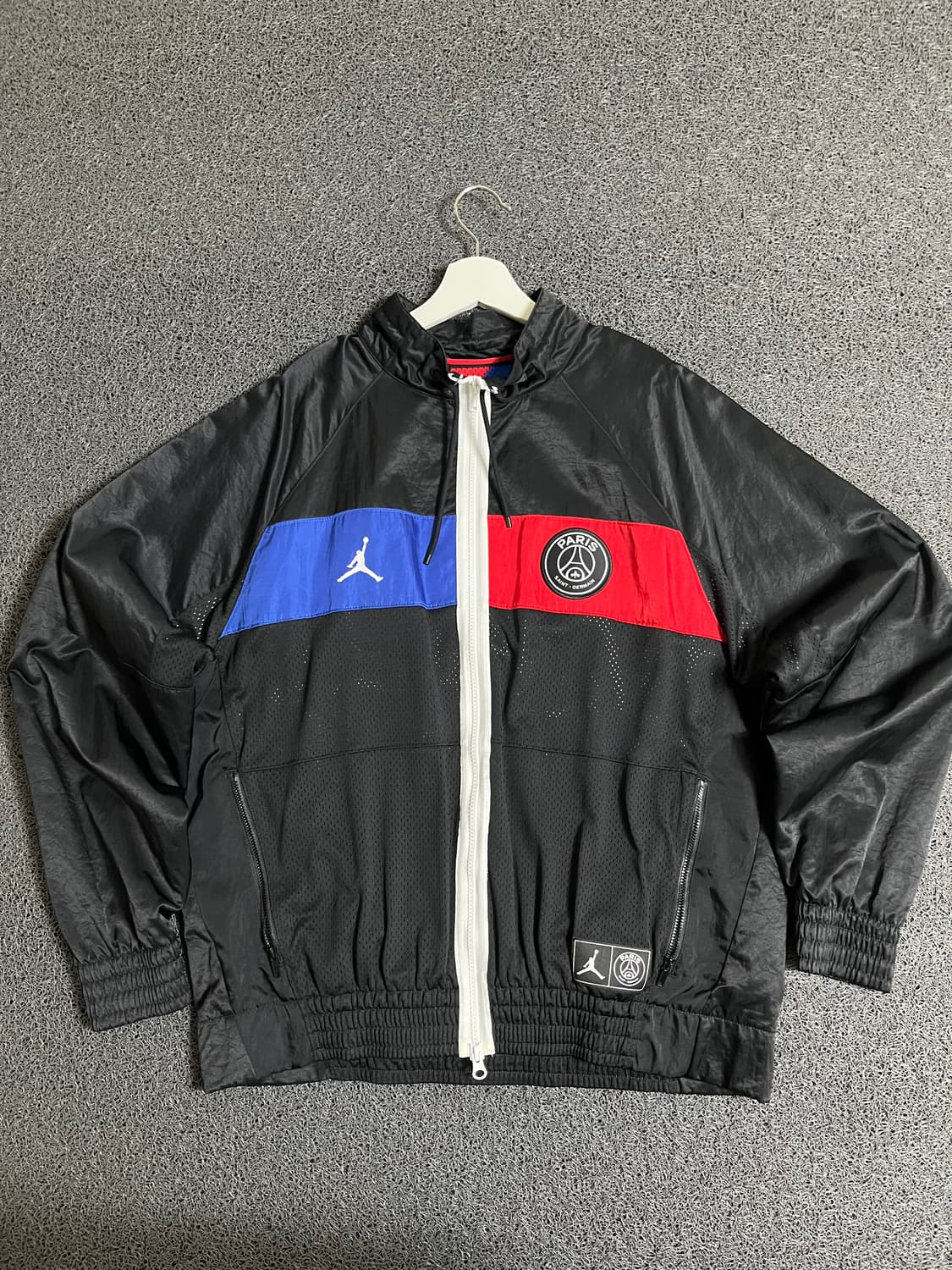 Jordan
조던 파리 생제르망 윈드브레이커 L 상품이미지1